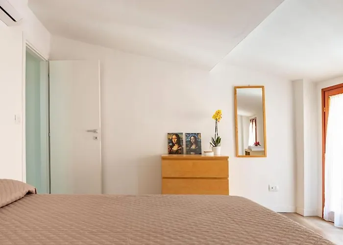 Monna Lisa's House Болонья