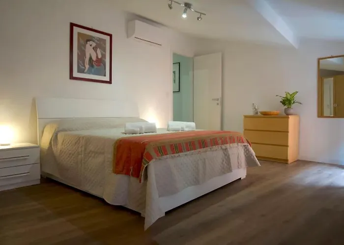 Monna Lisa's House 아파트 *